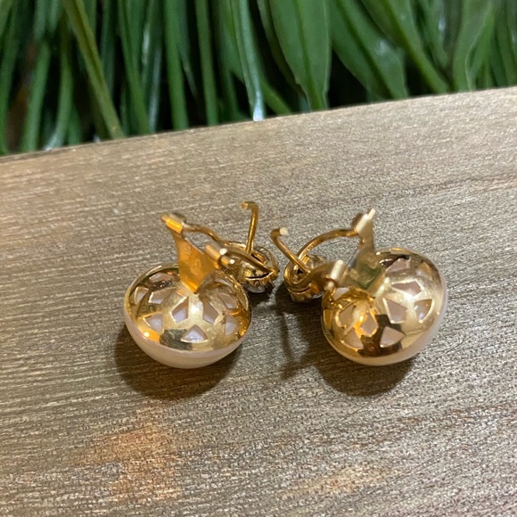 Faux Sea Pearl Earrings - Picture 4 of 6